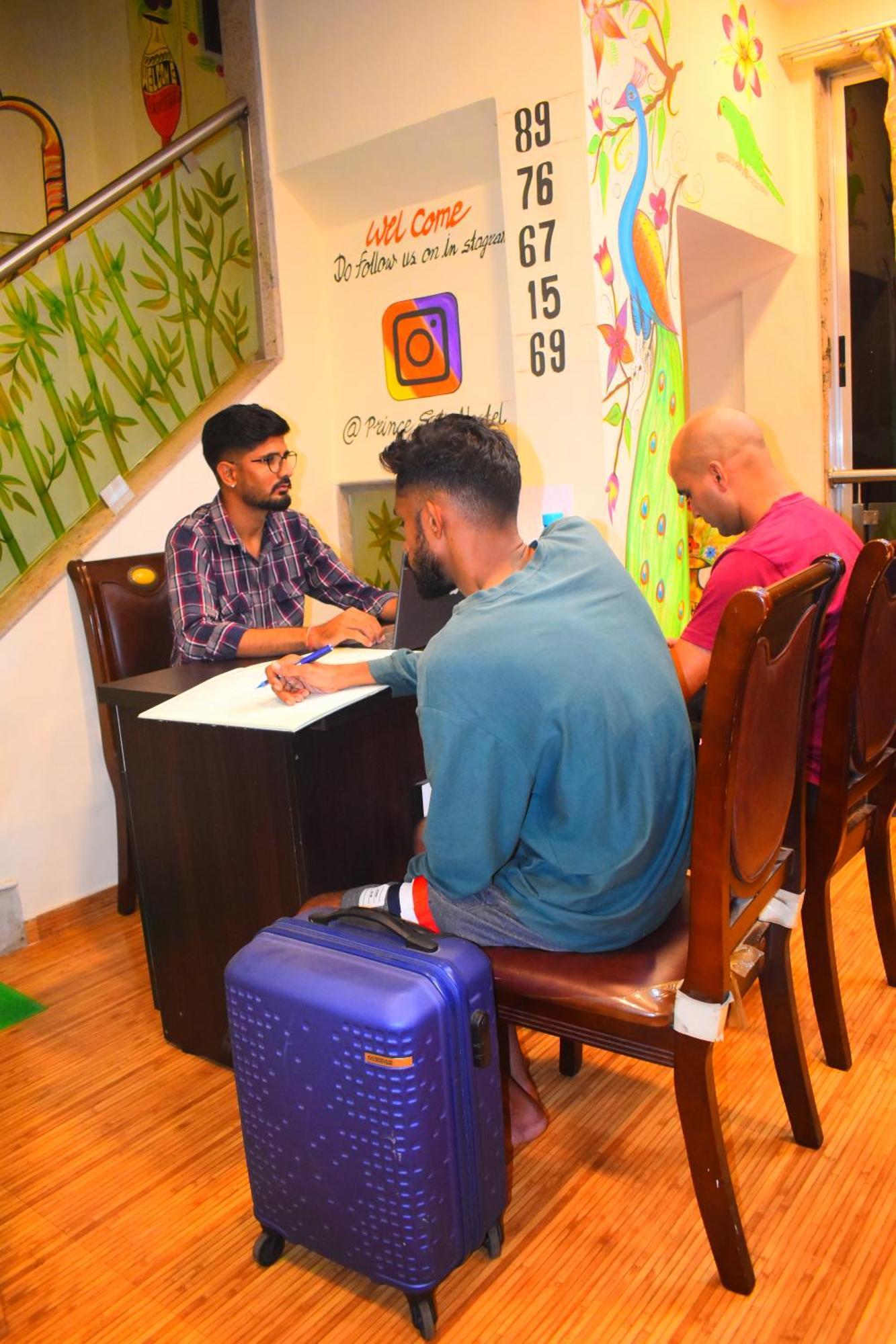 Solo Hostal Bombay